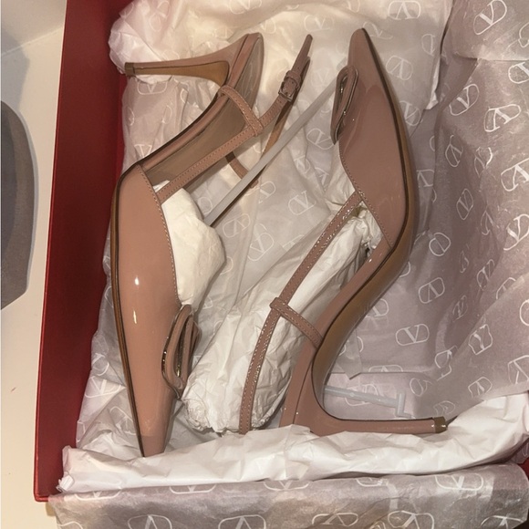 ❌SOLD❌Valentino Designer Heels - Picture 4 of 6